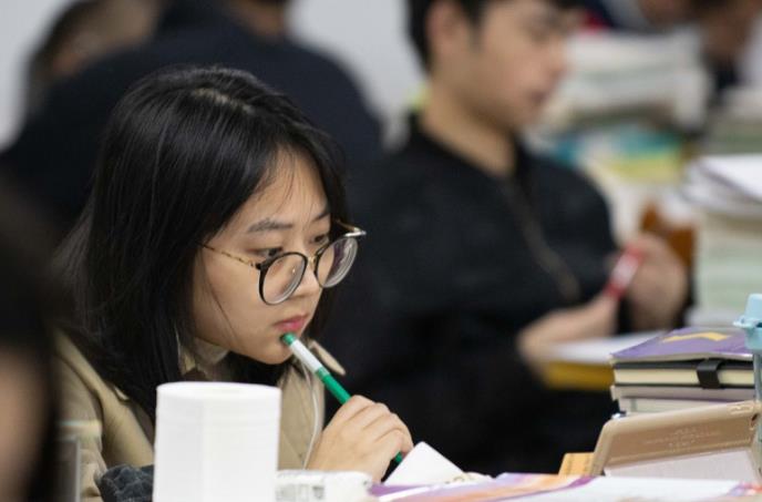 部分高校制定“新规”，英语四级成限制条件，2022届考研生需知晓