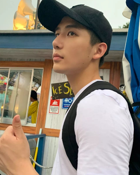 你以为明星都是学渣吗？高考裸考614分的他，被称为“学霸校草”