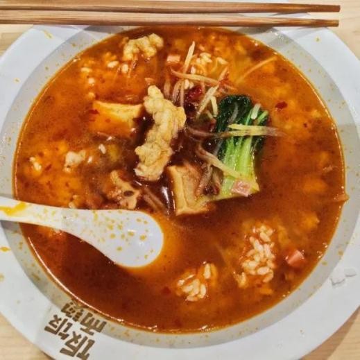 今年暑期，这3部电视剧超火，主角全部来自重庆这所高校！