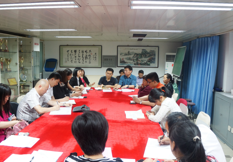 为什么大学期间都想当班干部？多半因这3个好处，网友：不早说