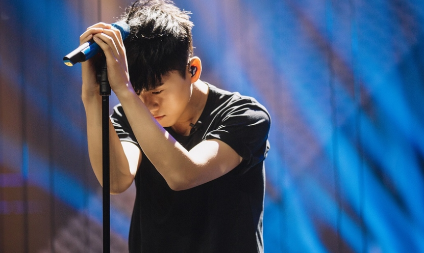 张杰入职211高校当老师，执教资格遭网友质疑，尴尬评论此起彼伏