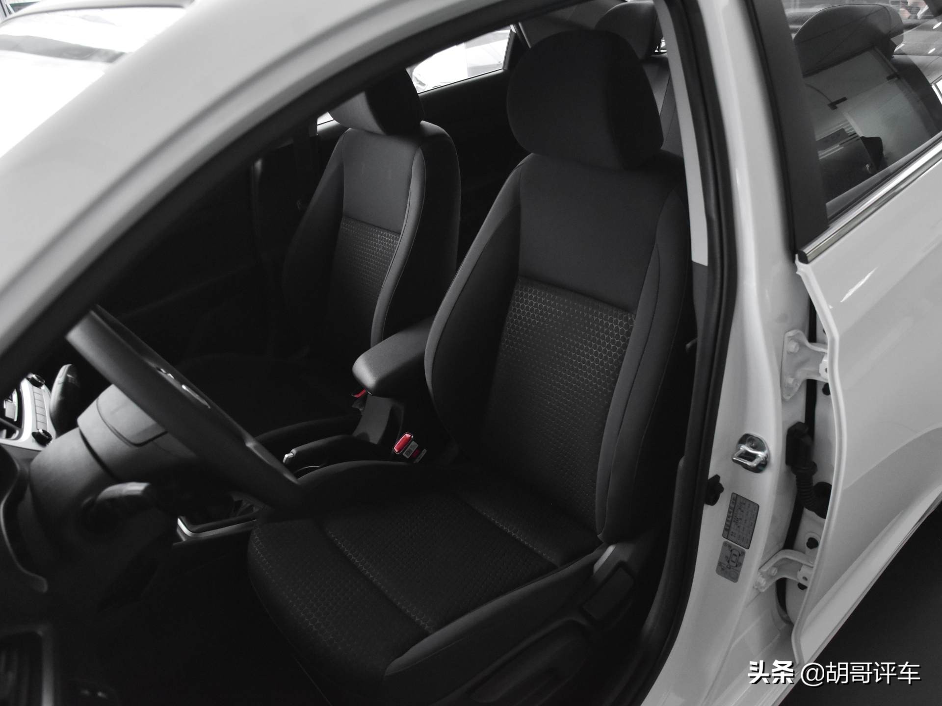 外观跟上时代，价格很合适的合资轿车，实拍现代悦纳