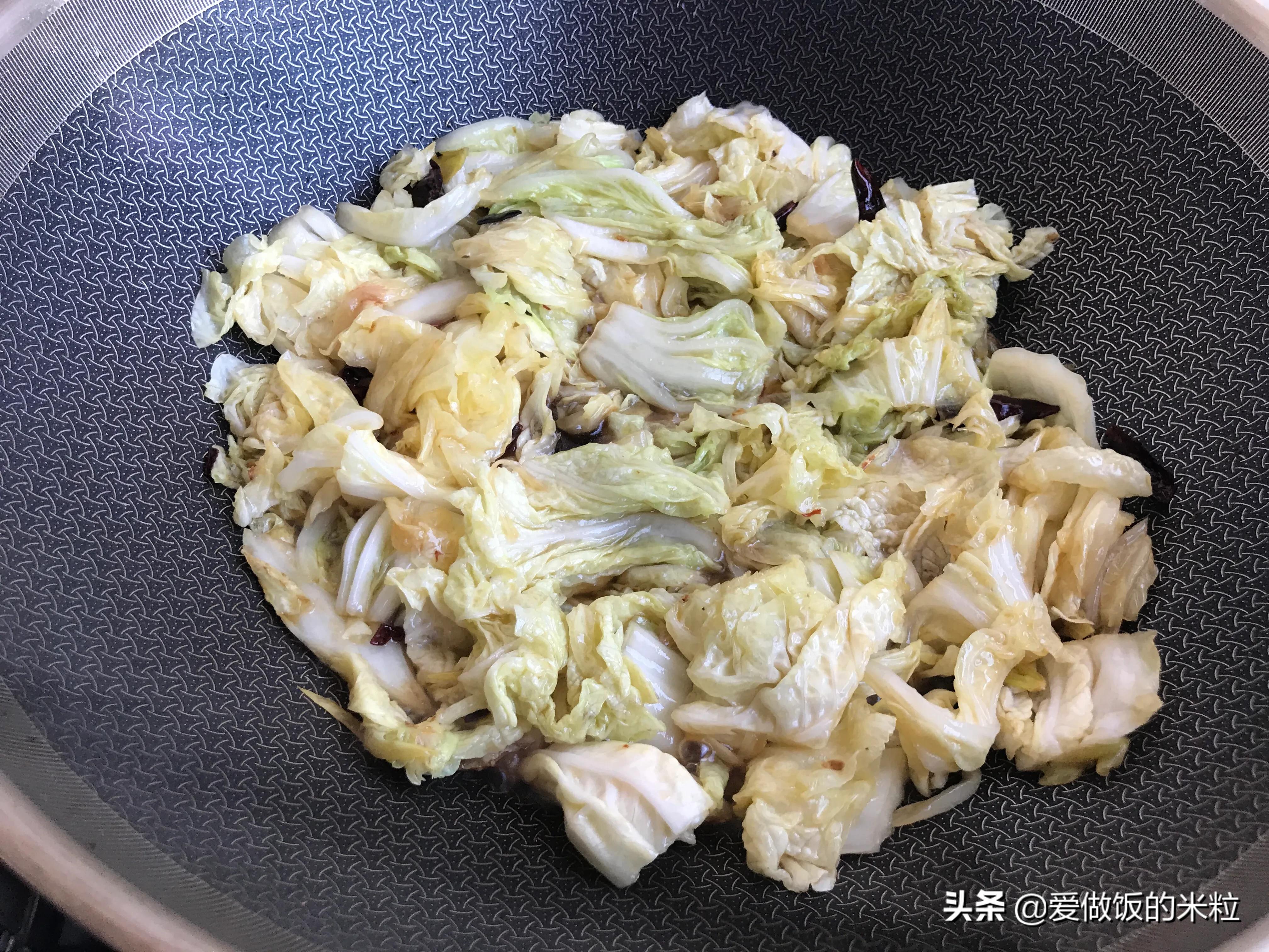 懒豆腐的家常做法（河北唐山地方特色菜白菜炒懒豆腐）