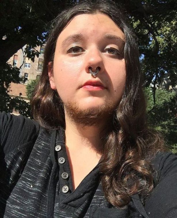 她就发觉脸上的毛发多了起来,下巴以及脸颊两边还长出了胡子