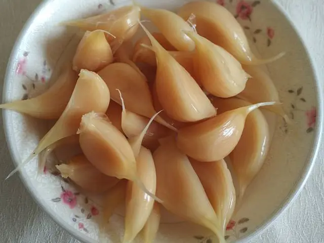 小小一颗蒜，竟是全家的保健“药”，每天来一瓣，保健效果佳