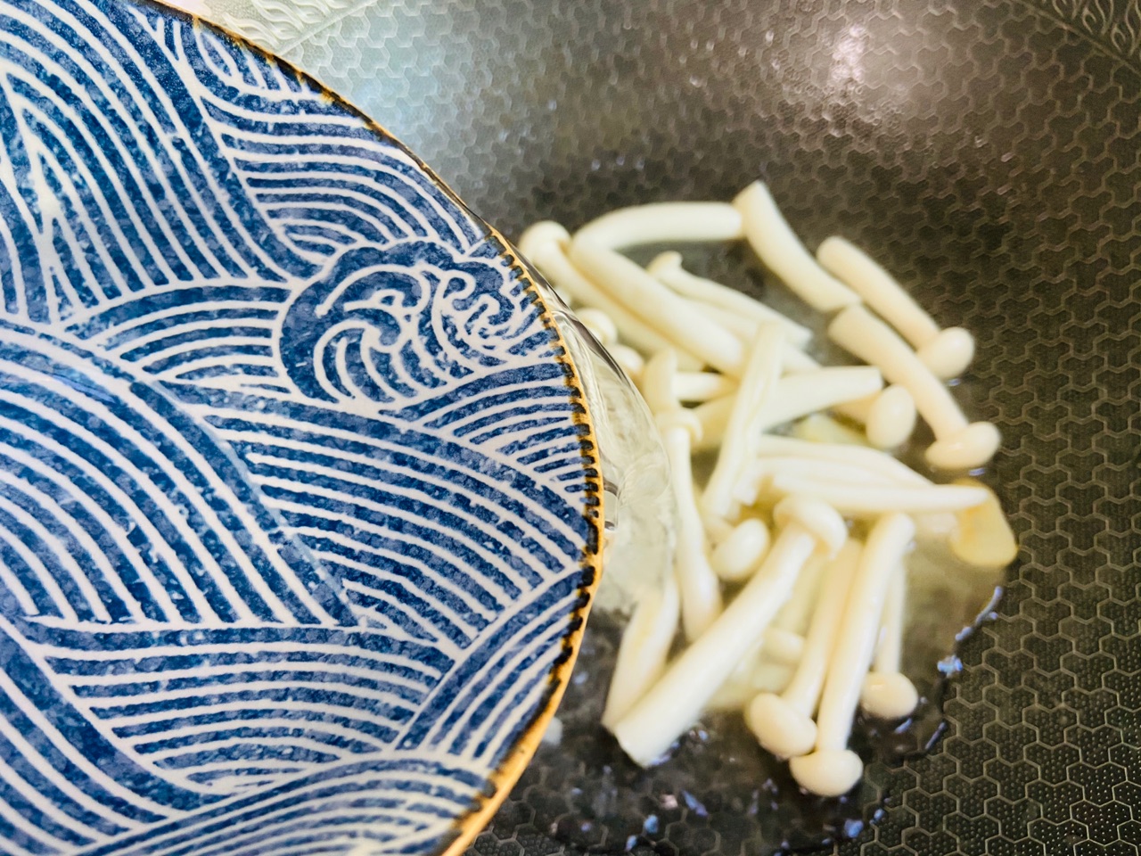 秋天适合喝这汤，6块钱煮一锅，营养好吸收，低脂低卡，别错过了