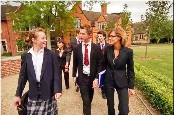 龙华最“神秘”的学校！竟然有550年历史！还是英式教育的典范！