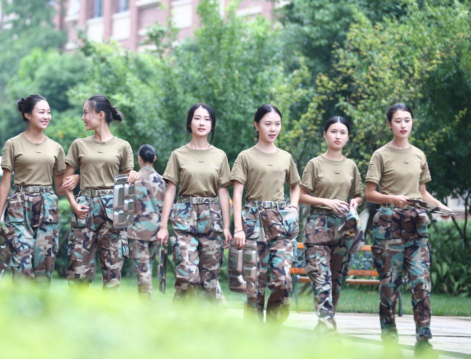 国内有所男女比例悬殊的大学，当男生提起母校名字时，都满脸羞涩