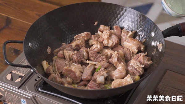 秒杀大排档的好方子，一焖香绝了！懂行的都在吃它