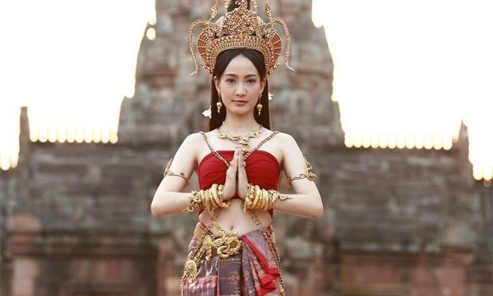 泰剧《三面娜迦》一条蛇王的爱情故事