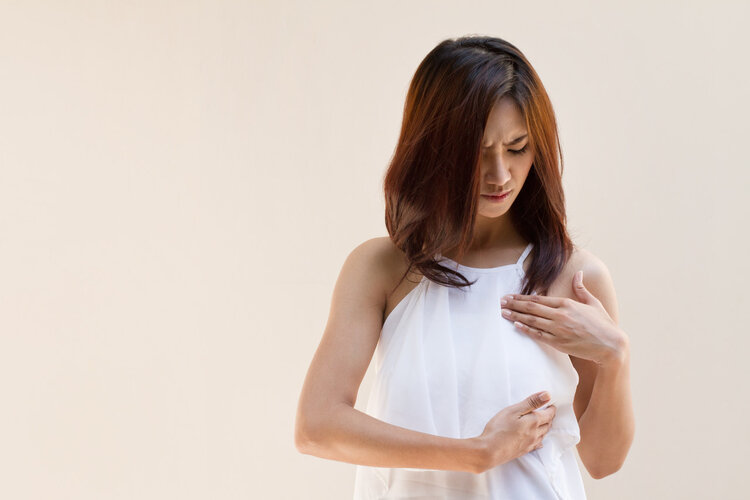 乳房疼痛是怎么回事？原因及应对方法解析