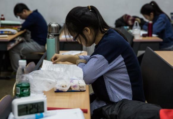 高考落榜生曹晓洁，二战高考385分进专科，人生很是励志让人羡慕