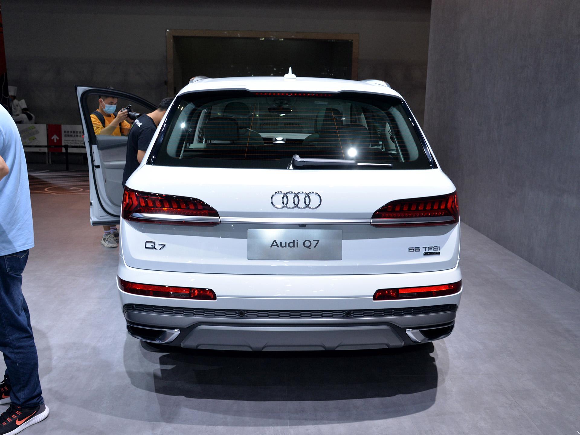 豪华旗舰大7座,进口四驱suv,3.0t v6油耗9l多,实拍奥迪q7