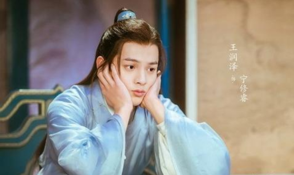 寒门“小胡歌”高考落榜，79岁奶奶借钱陪读，终熬出头当上男主