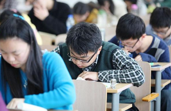 公务员考试培训班猫腻多，有些老师明知道结果，但并不会说出详情