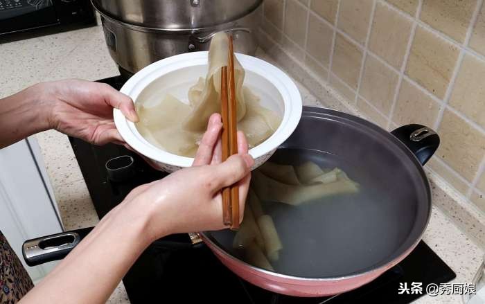 肉皮凍的做法,肉皮凍的做法大全家常做法視頻