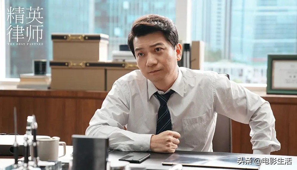《精英律师》靳东被批摆造型、凹人设演，仅1集就暴露出各种问题