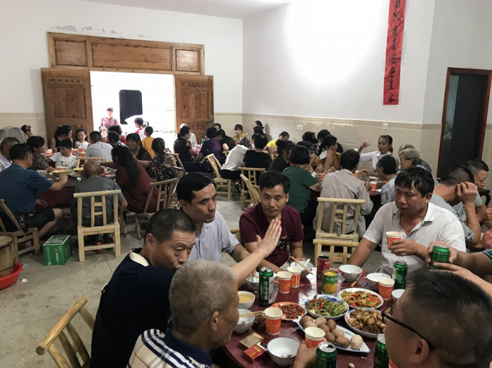 高三考生高考估分628分，家长该不该摆宴庆祝？捧得高摔得疼