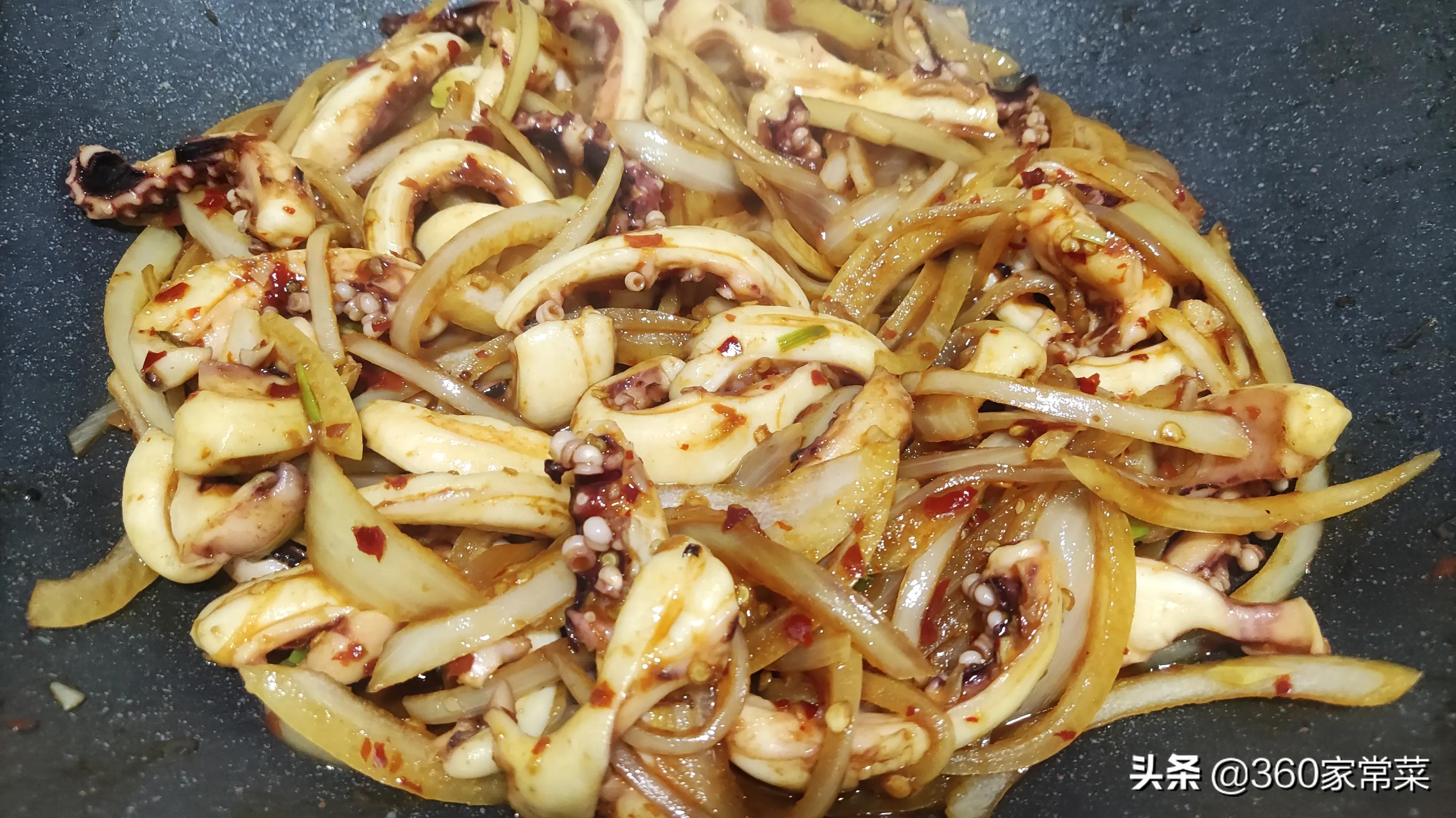 洋葱鱿鱼怎么炒（家常版洋葱爆炒鱿鱼制作教程）