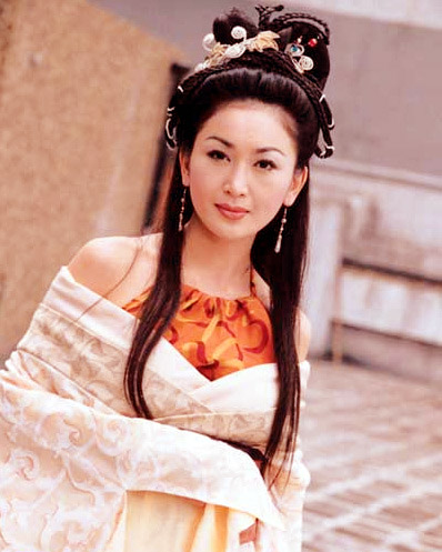 温碧霞:嫁名门之后无生育,与丈夫收养南京孤儿做儿子