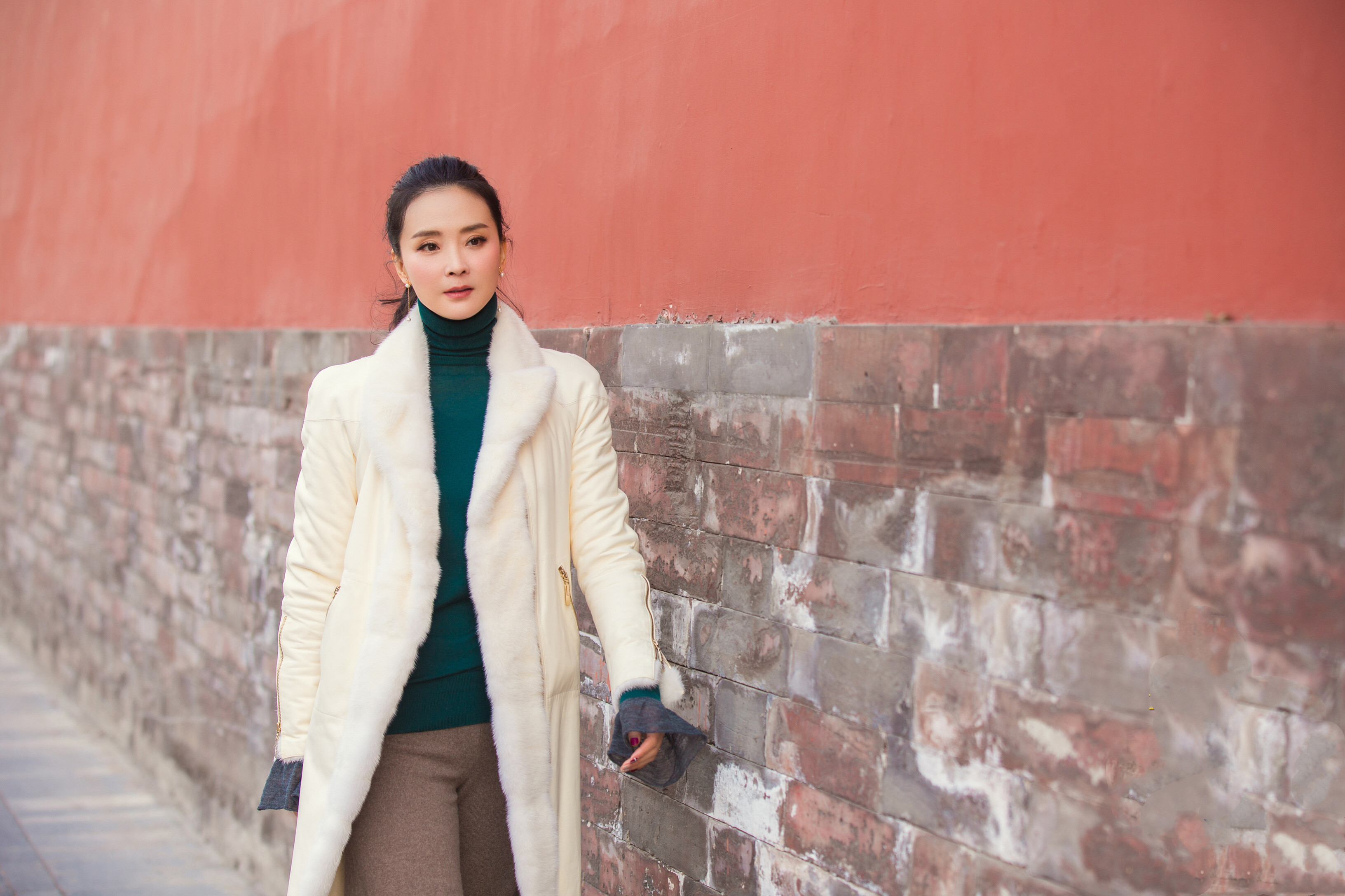 "晴儿"王艳:23岁嫁百亿富商,老公比她大11岁,王烁是她的继子