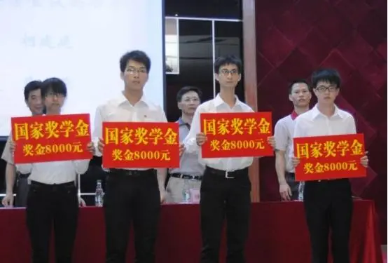 大学“挂科率”奇高的4个专业，补考未必能过，连学霸都难以招架