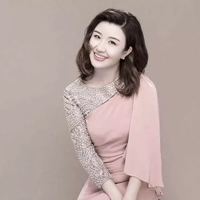 张佳佳—中央音乐学院声歌系副教授 著名青年钢琴家