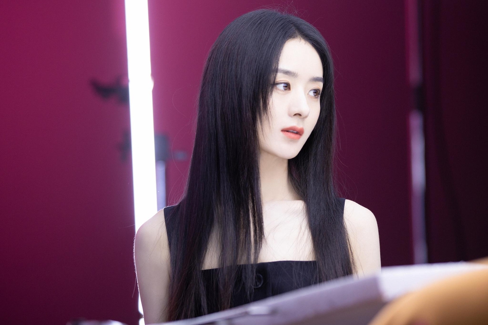 “农村姑娘”赵丽颖的成名史，以及她背后的资本版图