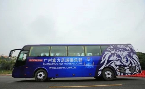 中超球队都是什么大巴车(新赛季中超16队大巴车！华南虎、京狮和哪吒元素，哪队最好看？)