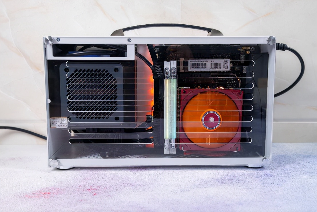 提着走的3A游戏ITX主机，超频三蜂鸟2装机体验