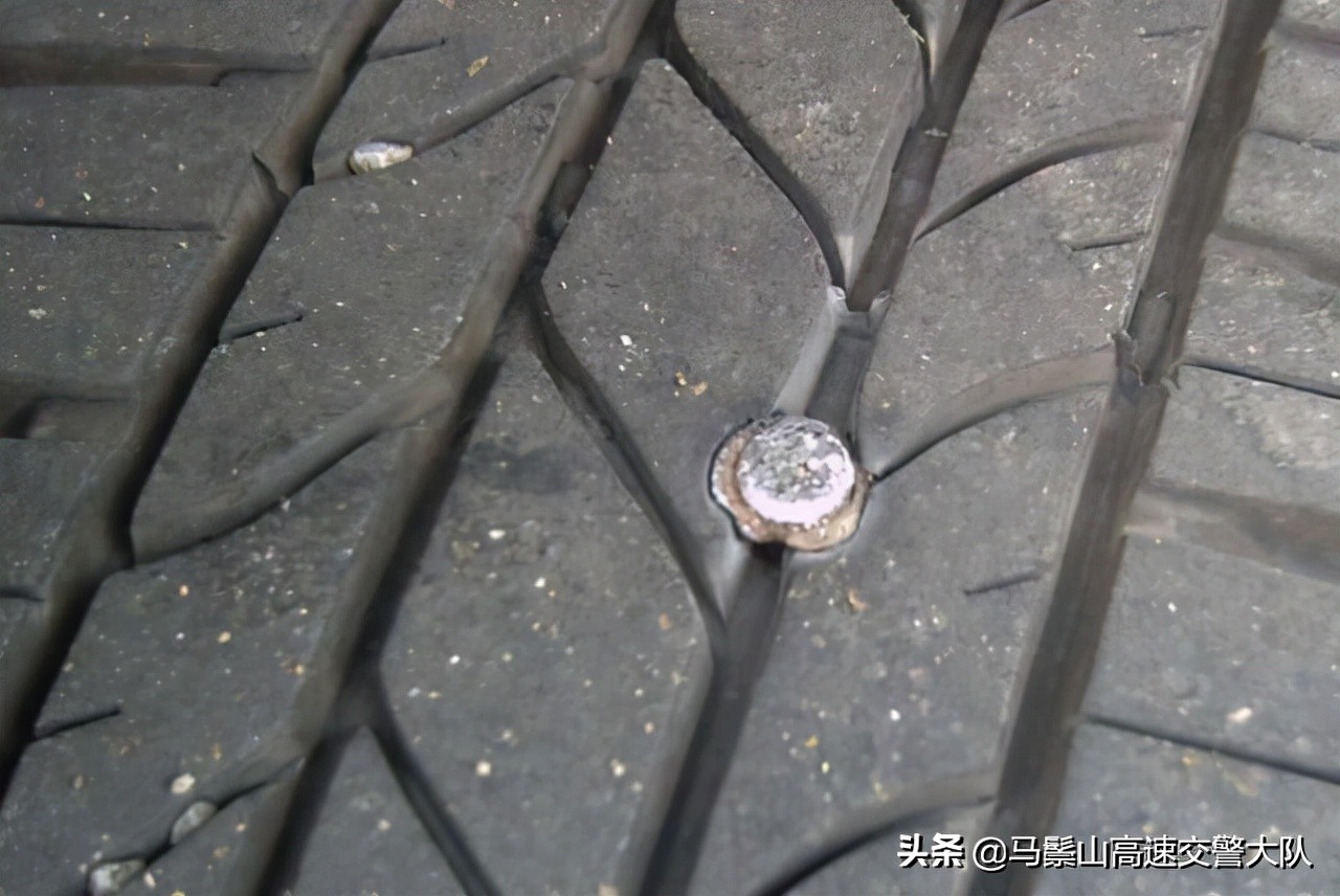 轮胎扎钉怎么办？补胎还是换胎？