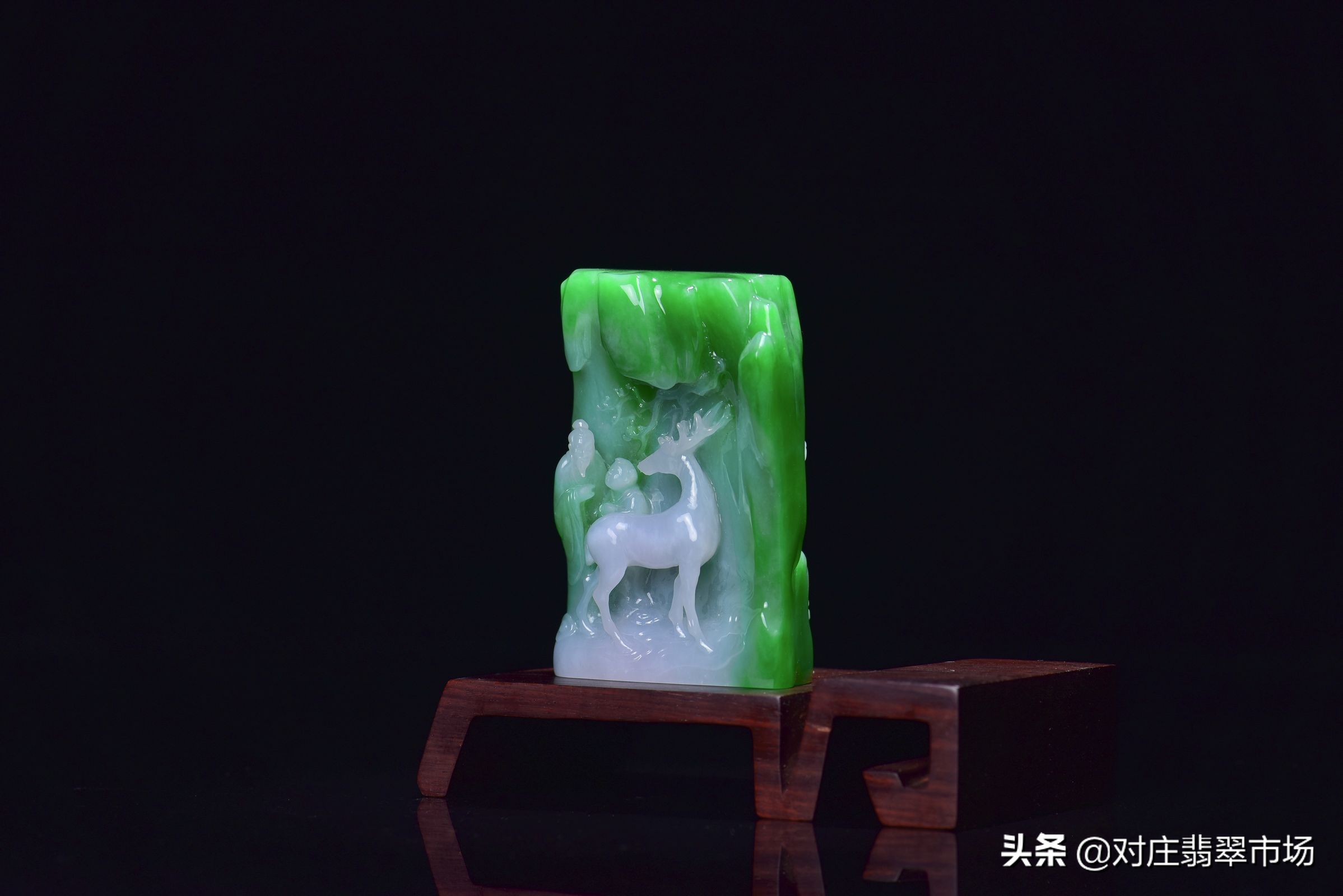 圣诞节送什么寓意的翡翠饰品做礼物？愿所有平安夜，都如意吉祥