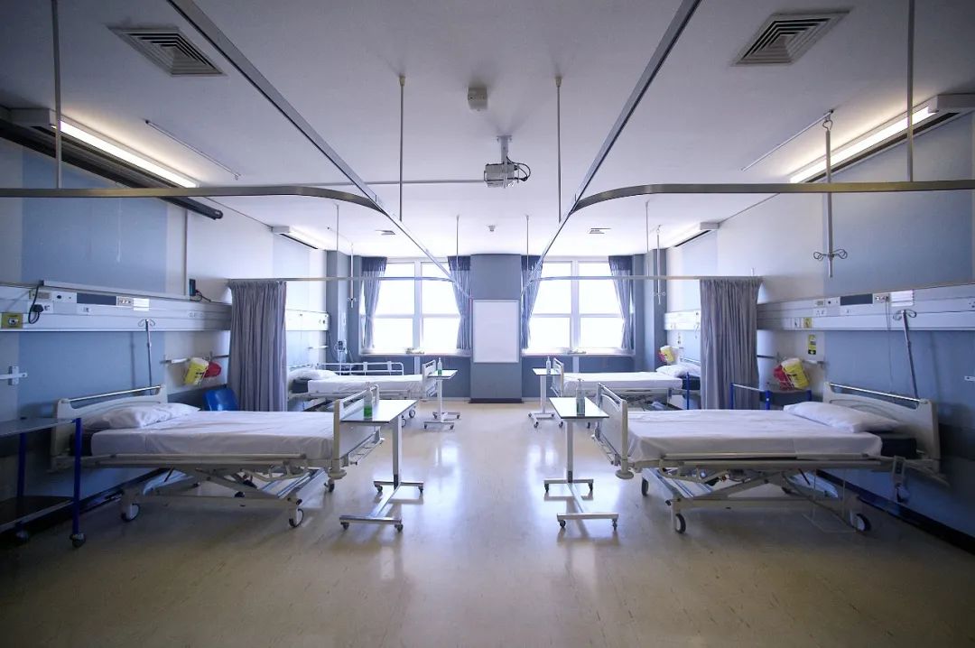 不做医疗“大卖场”，这家三甲医院砍掉2700张床位