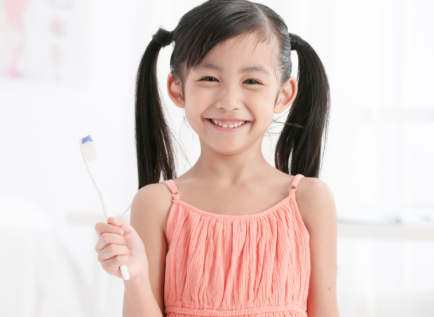 相对于现在整个发育年龄提前的情况,有些女孩在10岁左右就来月经,这些