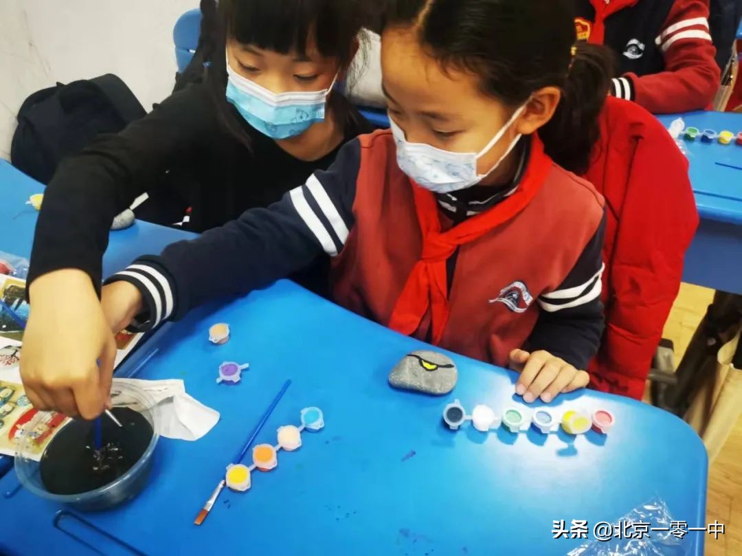 上地实验学校小学部的小可爱 带来了助力冬奥的小宇宙