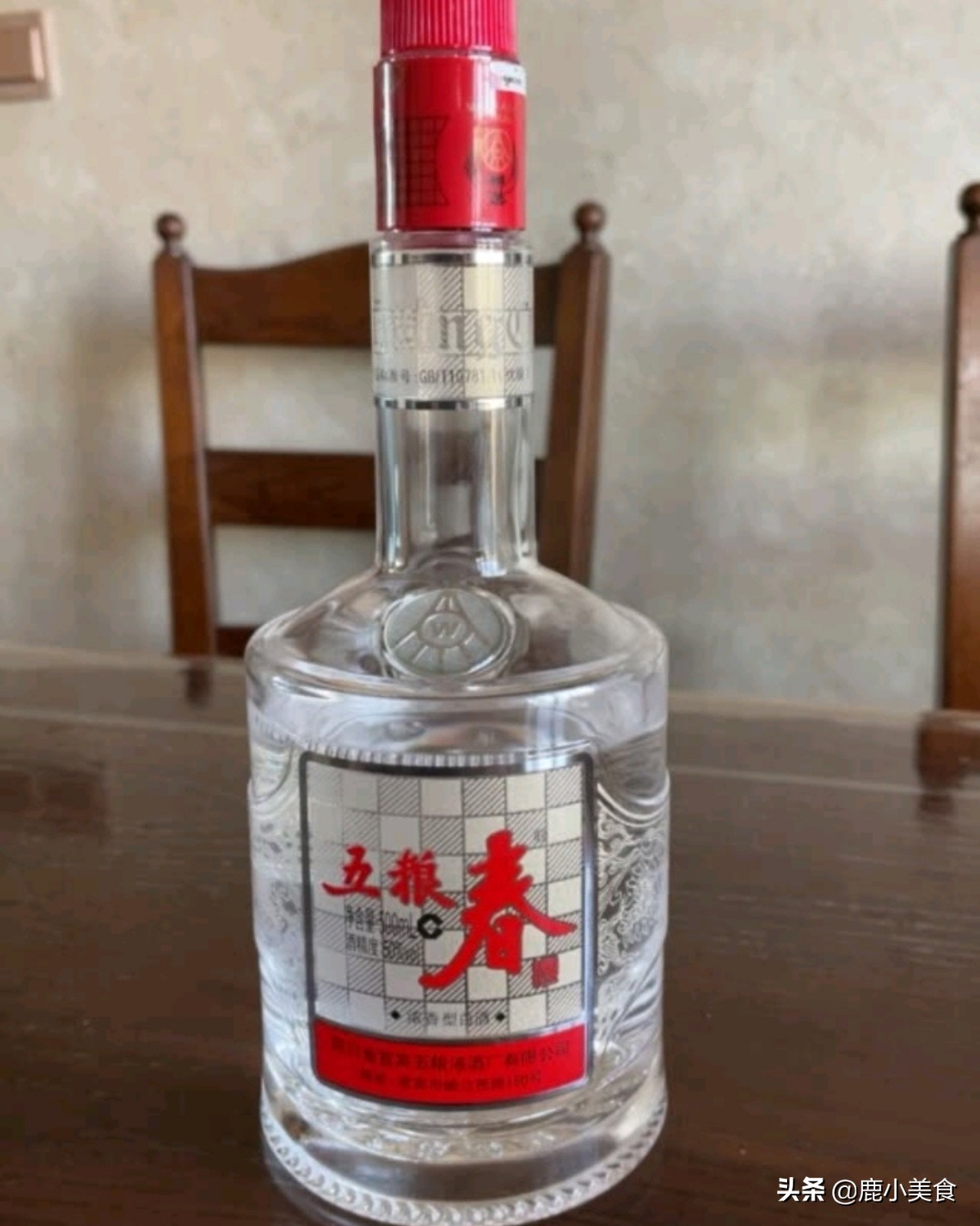 白酒送礼,8款“中端级”浓香型白酒最合适,价格不贵上档次