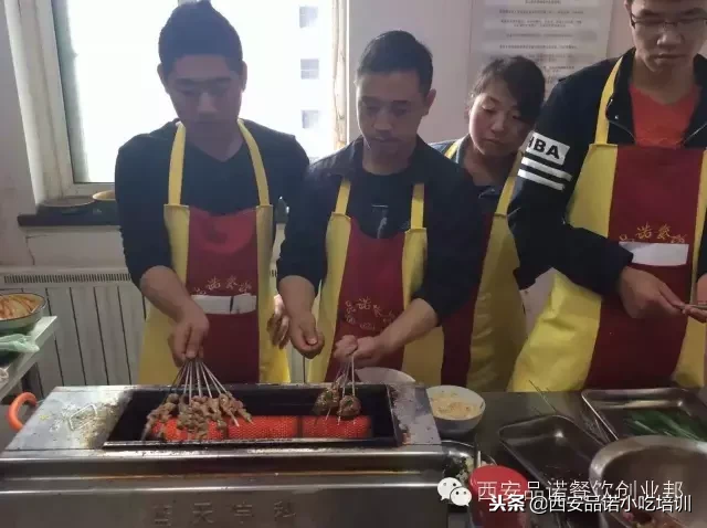 来来来，带您看看品诺餐饮小吃培训学员日常学习现场吧~