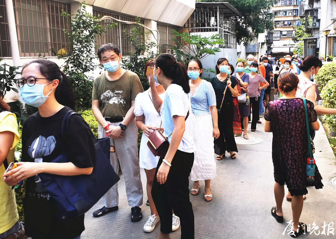 爸妈双职工,神兽谁来接?厦门“接送娃”钟点工走俏,还能拼单