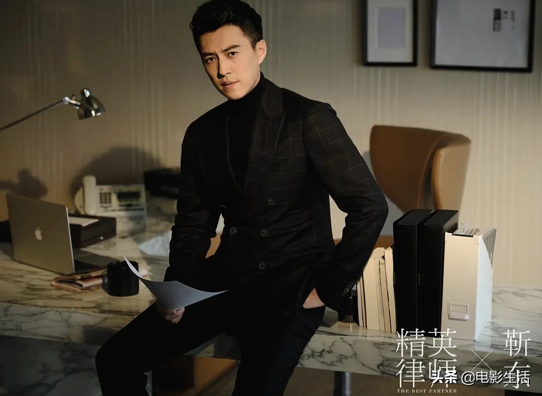 《精英律师》靳东被批摆造型、凹人设演，仅1集就暴露出各种问题