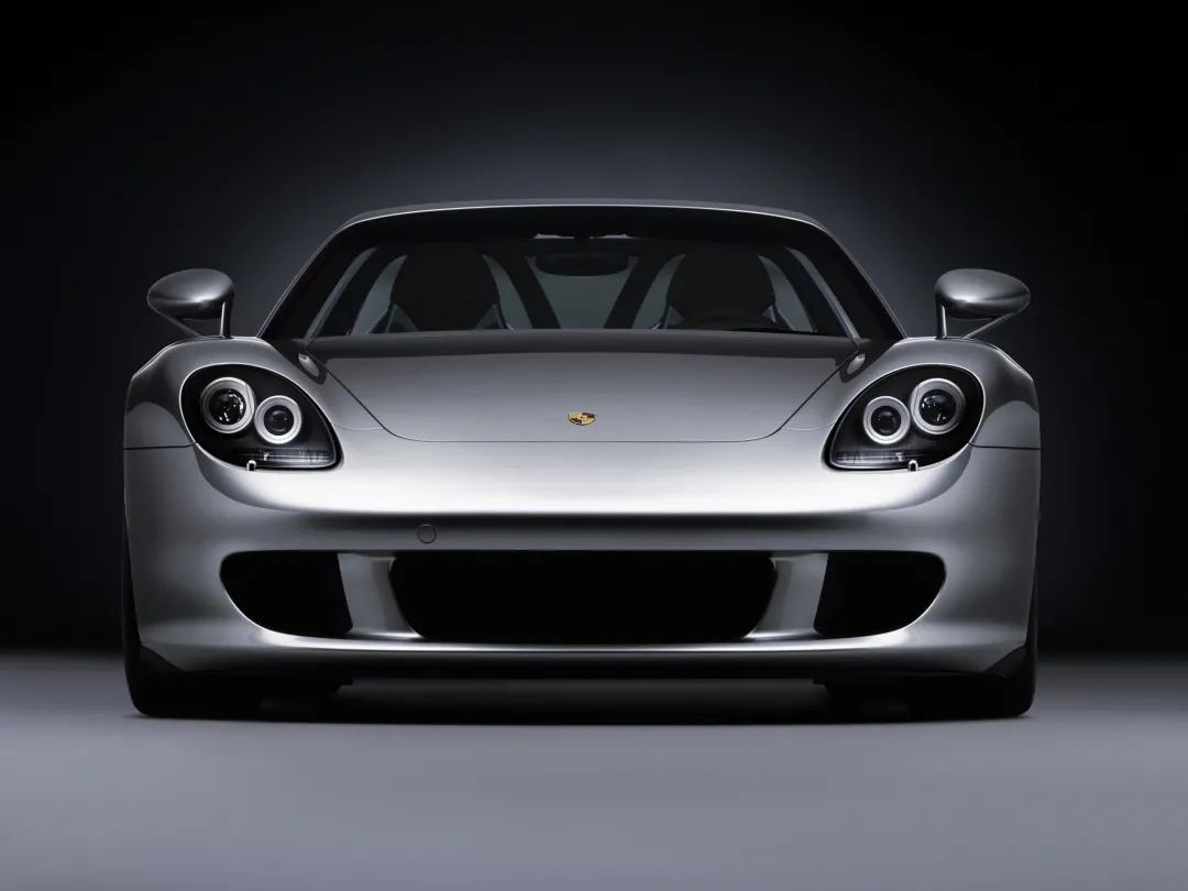 f1方程式的发动机搭配勒芒赛车的车身,这就是保时捷卡雷拉gt