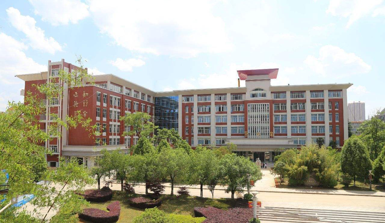 云南曲靖六所高中，曲靖一中高分屏蔽14人，茚旺高中实力不俗