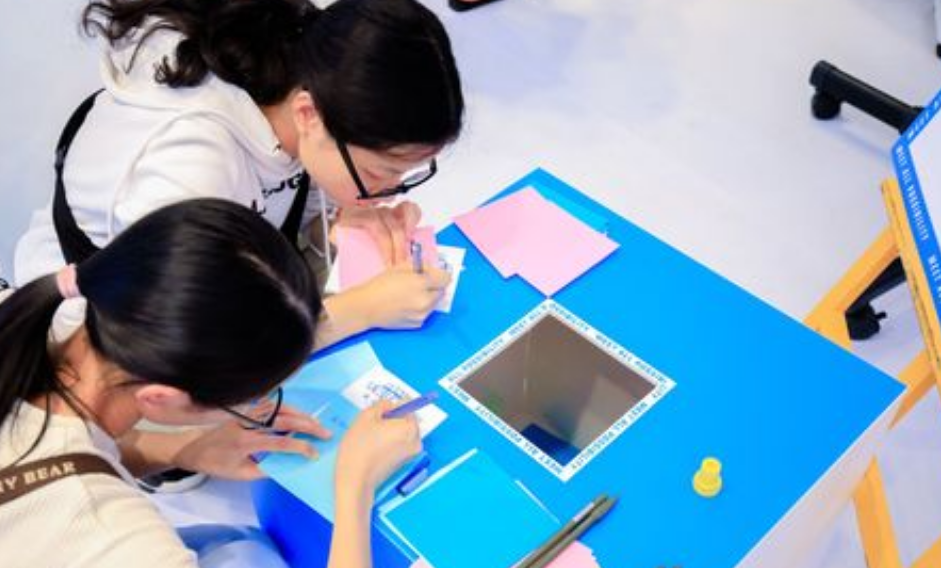 大学生逐渐“白菜化”，2200万岗位缺口没人填补，工资养不起家