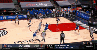 球队大腿7中4砍下10分（安东尼终于抱上了大腿！单场38分7助！球队老大就是硬）