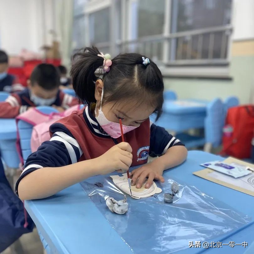 上地实验学校小学部的小可爱 带来了助力冬奥的小宇宙