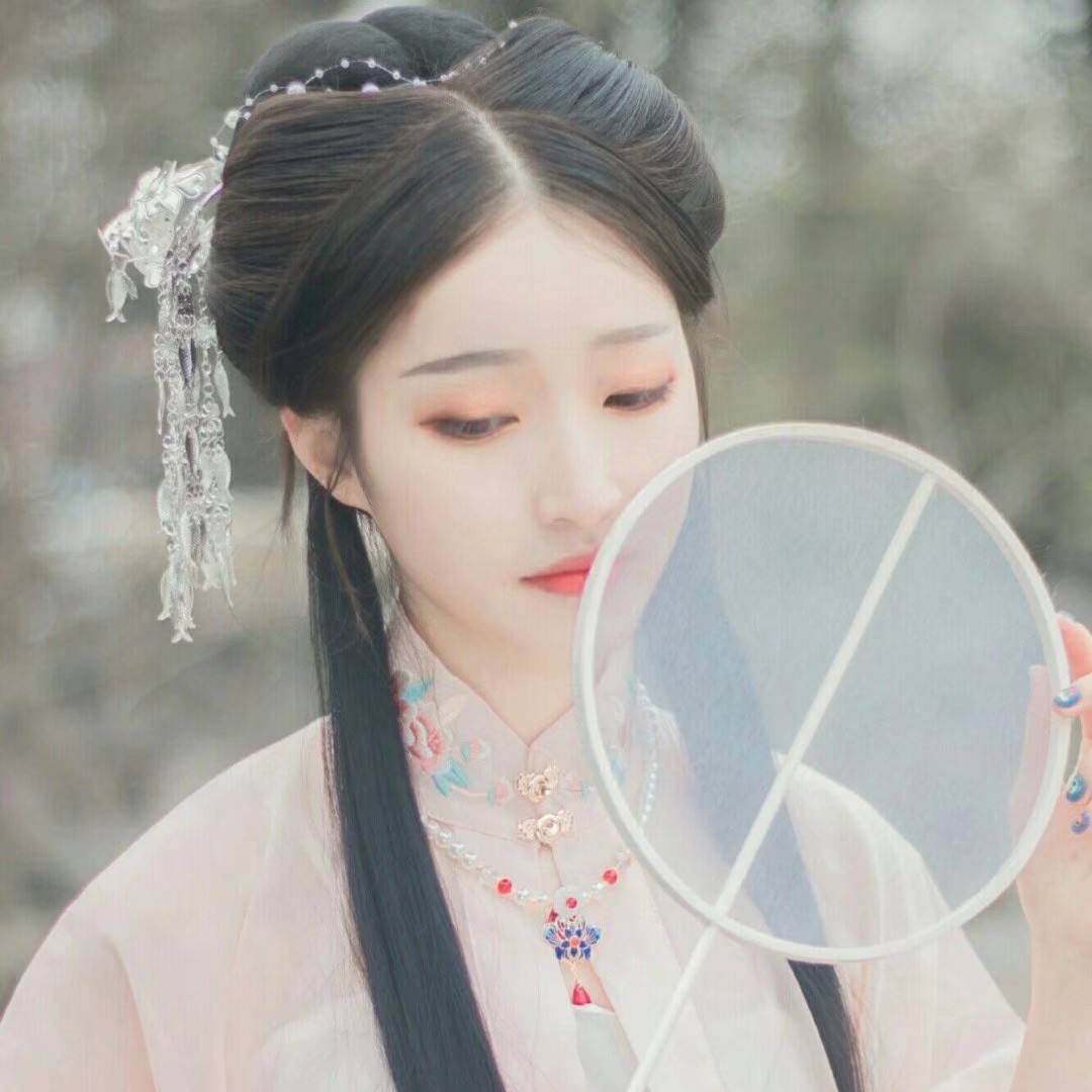 十句至情至性的纯美爱情诗句，哪一句感动你的心扉