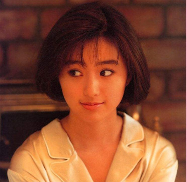 酒井法子：从人见人爱到国际乞丐，她是如何步步走向堕落的？