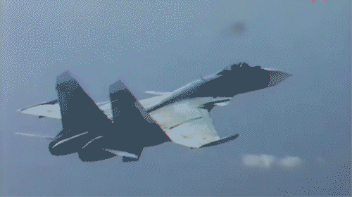 战斗机如何进行近距离格斗？看这几张动态图就明白了