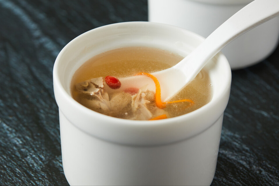 一鸽胜九鸡，炖鸽子汤要焯水吗？教你2招，汤鲜味美，营养不流失
