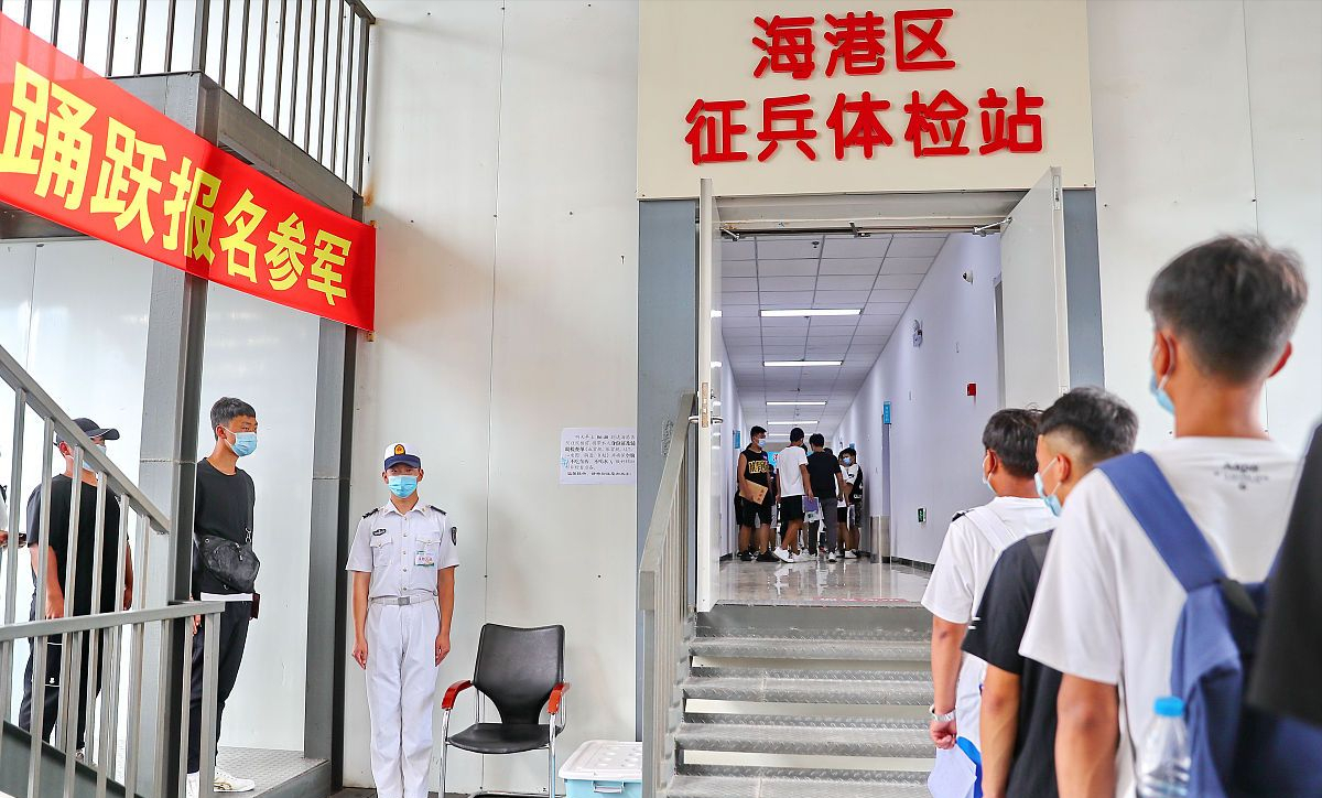 2021年大学毕业生，参加秋季征兵有3大优势，参军入伍要知晓