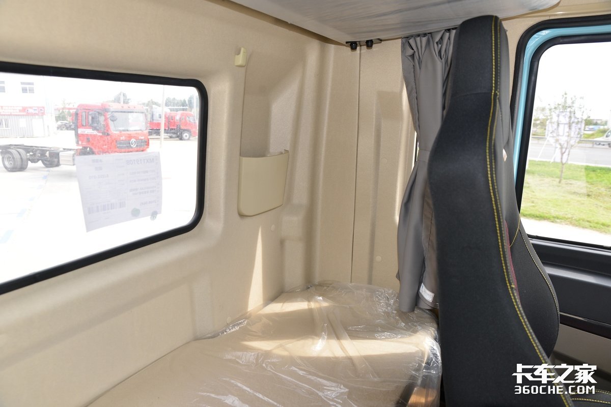 驾驶室营造高级感强 舒适性配置齐全